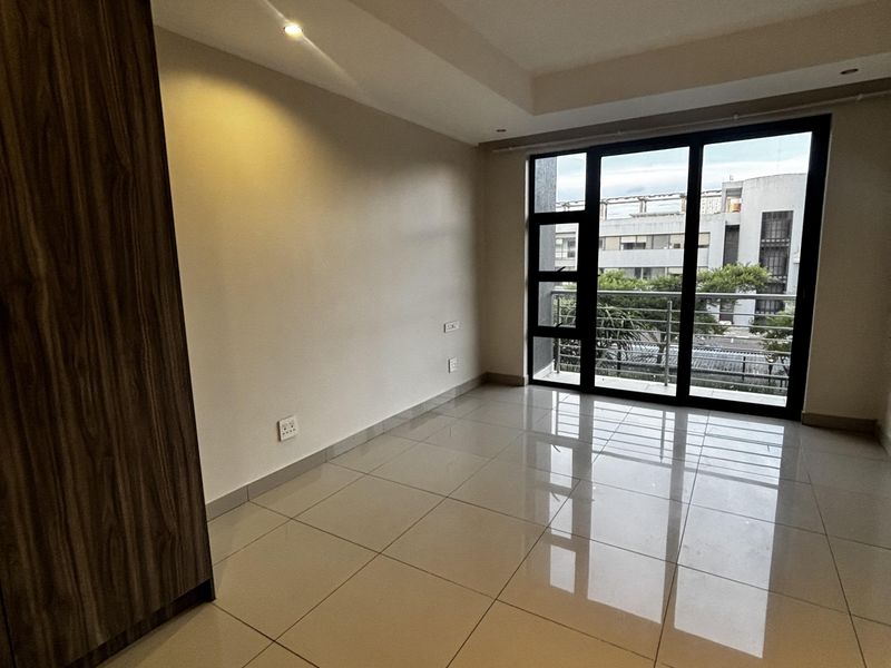 Modern 2 bed 2 bath Sandton marvel - Photo 3
