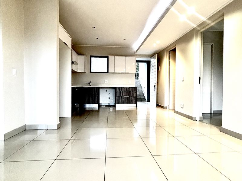 Modern 2 bed 2 bath Sandton marvel - Photo 2