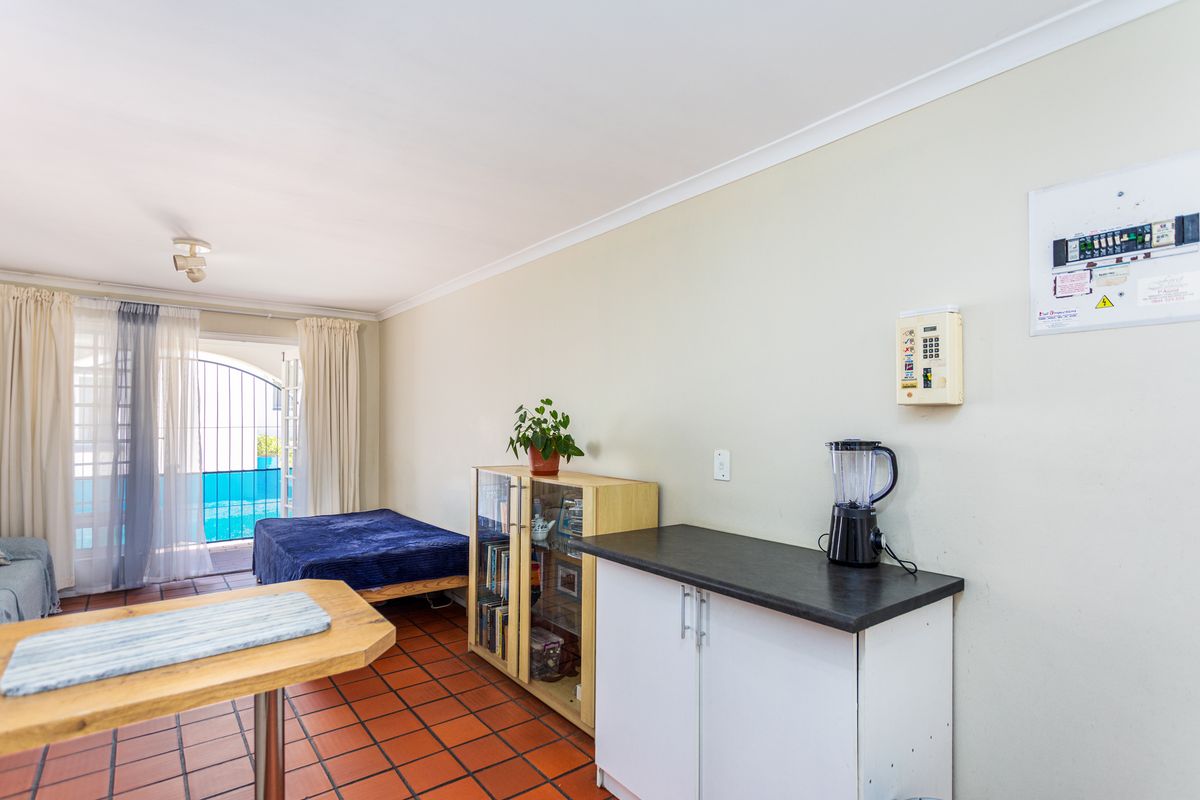 2 Bedroom , 1 bathroom ,Ground floor in the heart of West Beach - Photo 5