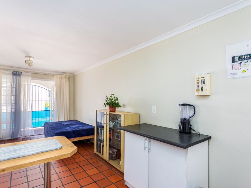 2 Bedroom , 1 bathroom ,Ground floor in the heart of West Beach - Photo 5