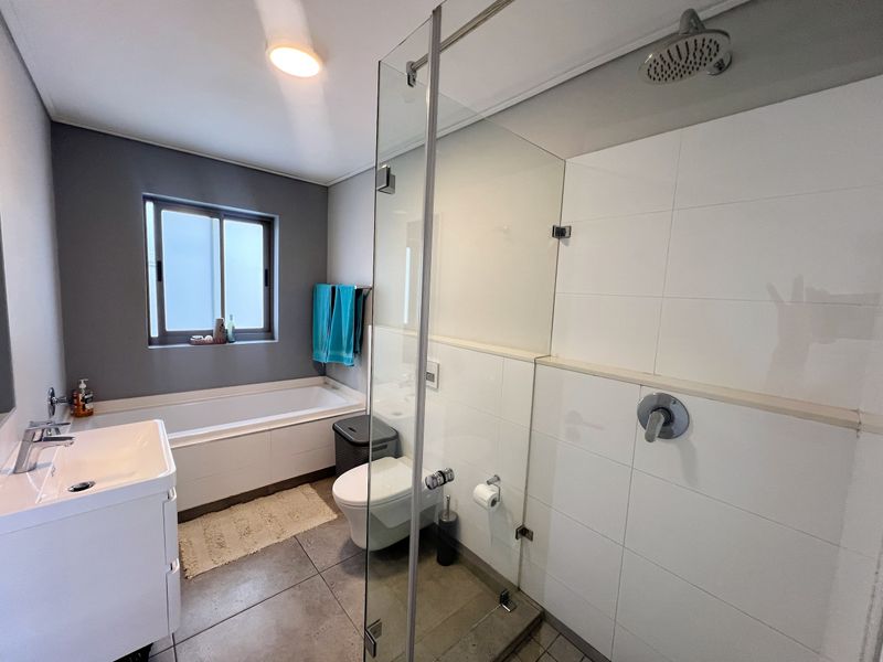 Modern 3-Bedroom Home for Rent in the Prestigious Le Parc Residential Estate – Paarl South -1st June - Photo 9