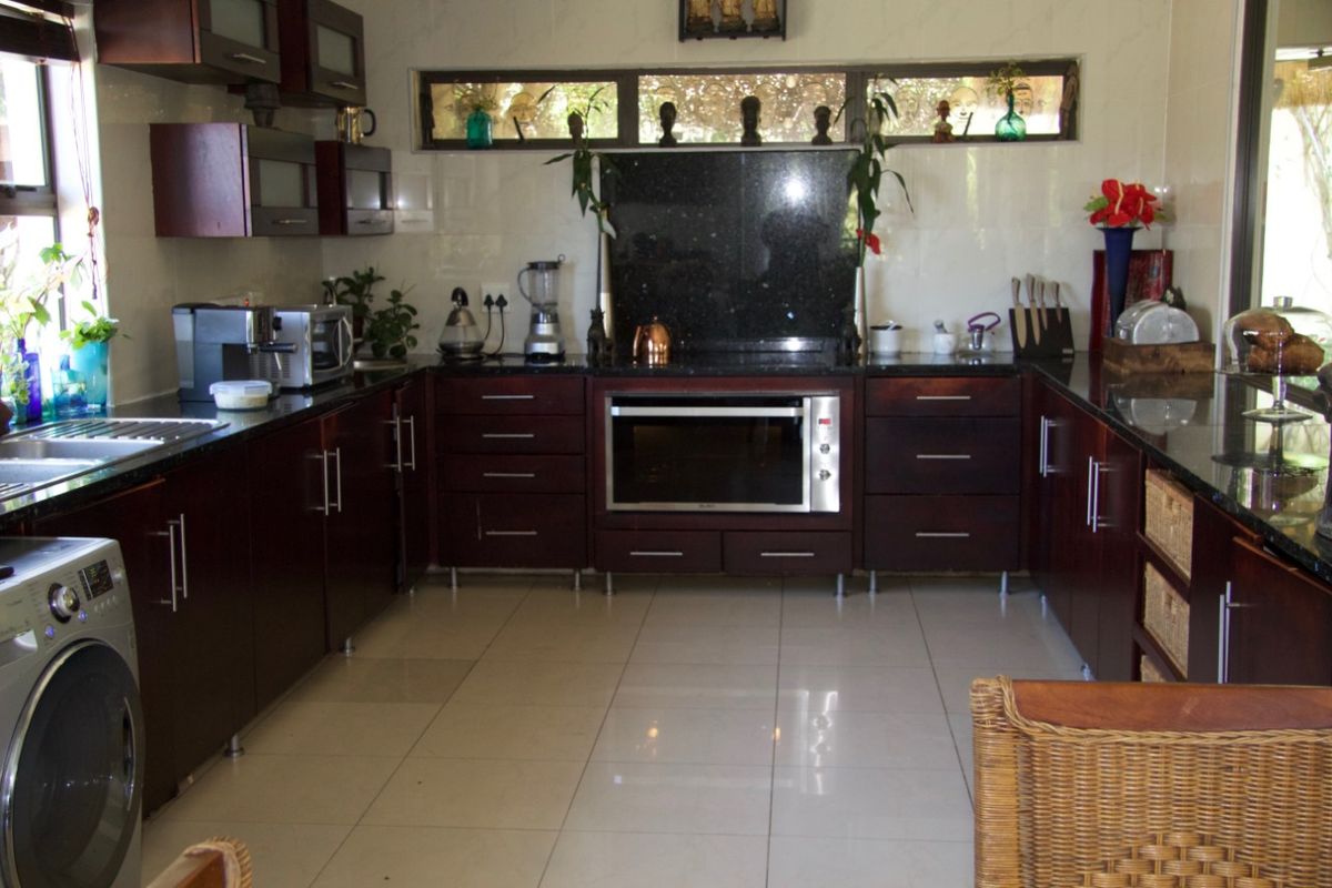 Fully Furnished Home In Ballito. - Photo 2
