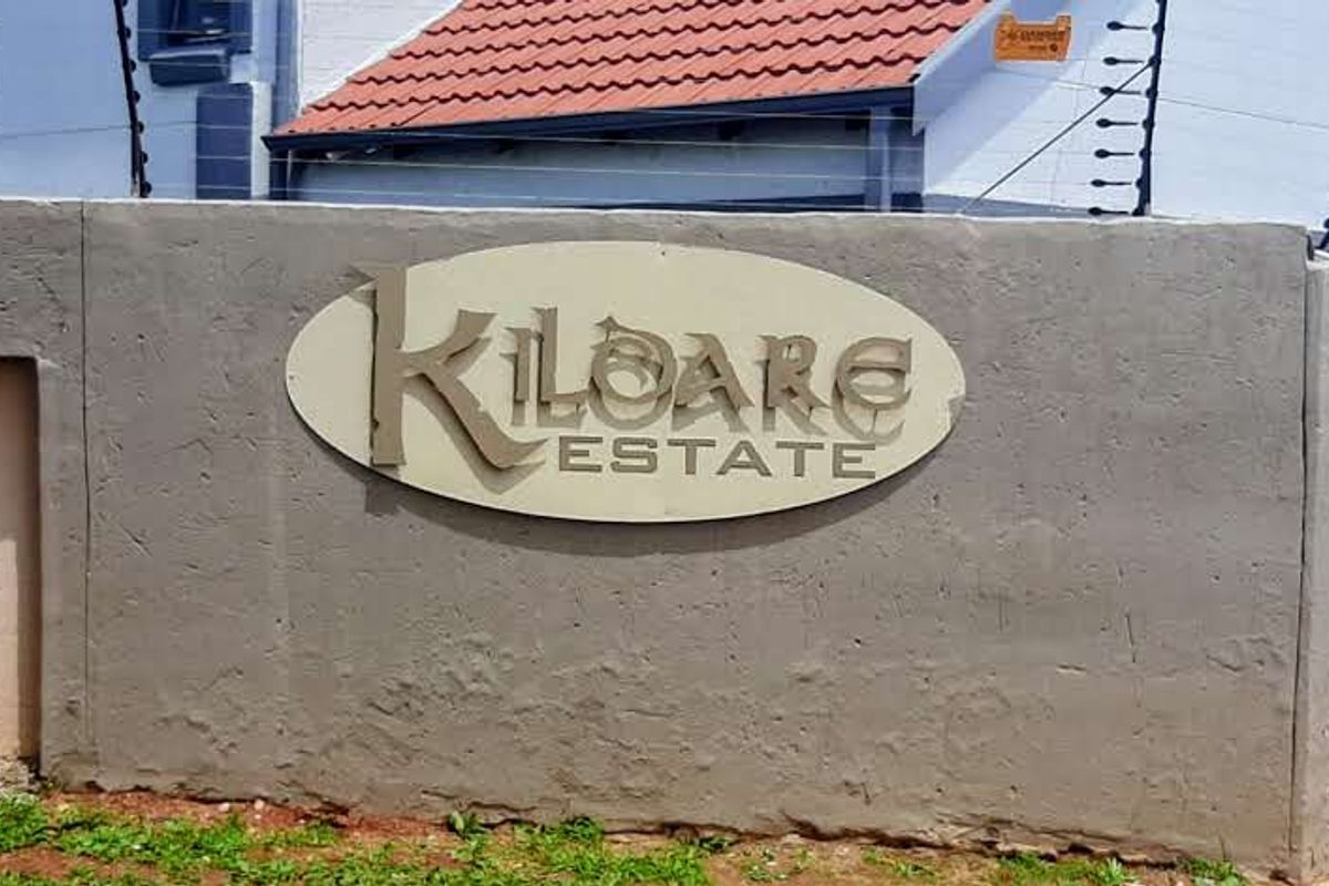 Modern Upgraded Cluster in Sought After Complex! - Photo 2