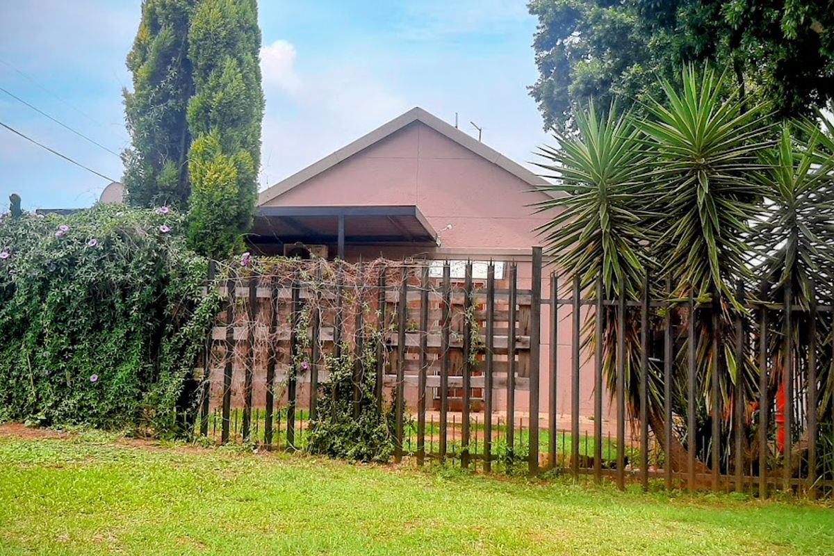 Modern Upgraded Cluster in Sought After Complex! - Photo 3