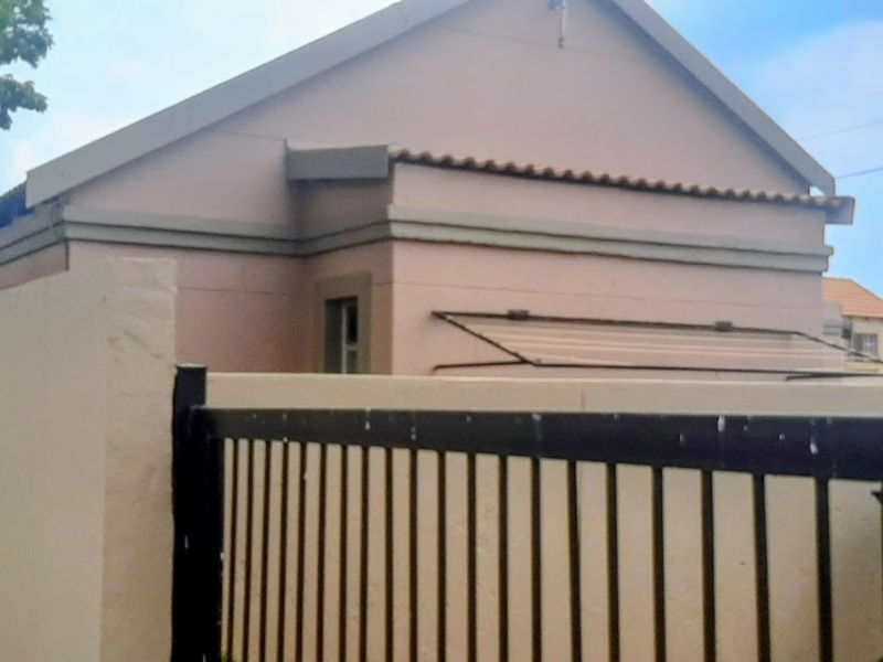 Modern Upgraded Cluster in Sought After Complex! - Photo 4