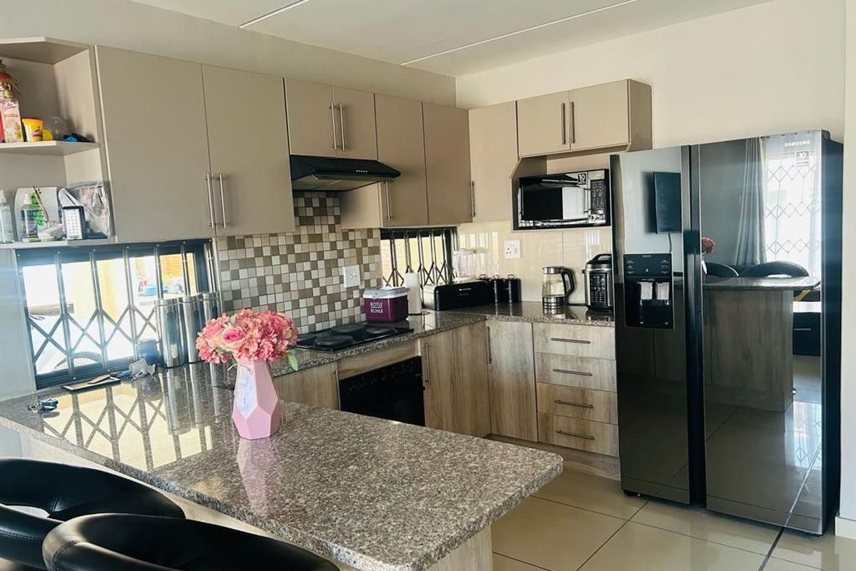 Townhouse For Sale In Witbank - Photo 2