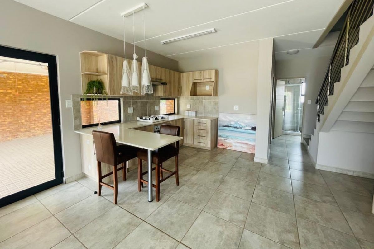 Townhouse For Sale In Witbank - Photo 3