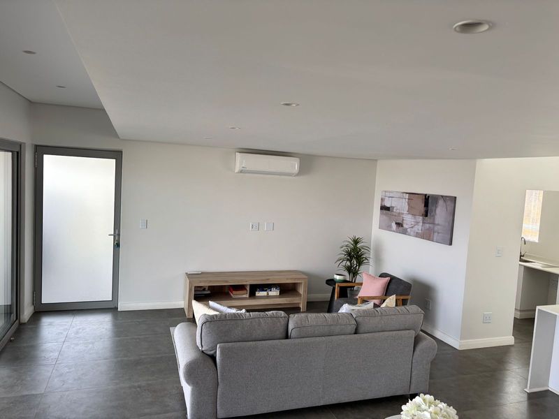 Modern 3-Bedroom Townhouse with Sea Views – Zululami Estate - Photo 6