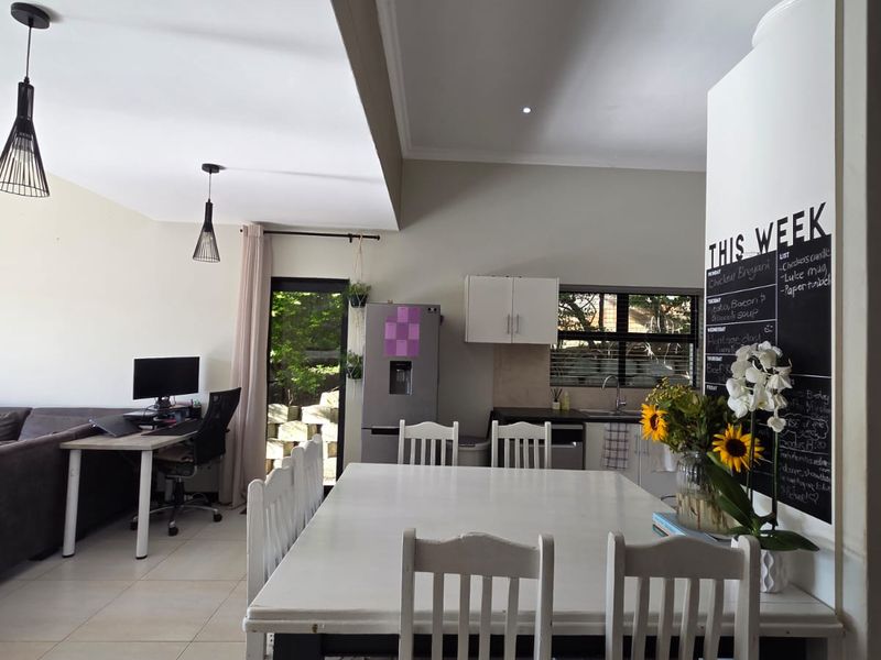 Modern 3-Bedroom Home with En-Suite Bathrooms and Walk-In Closet in Palm Lakes Estate - Photo 6