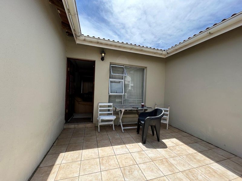 AFFORDABLE 3 BEDROOM HOME WITH A SINGLE GARAGE. - Photo 4