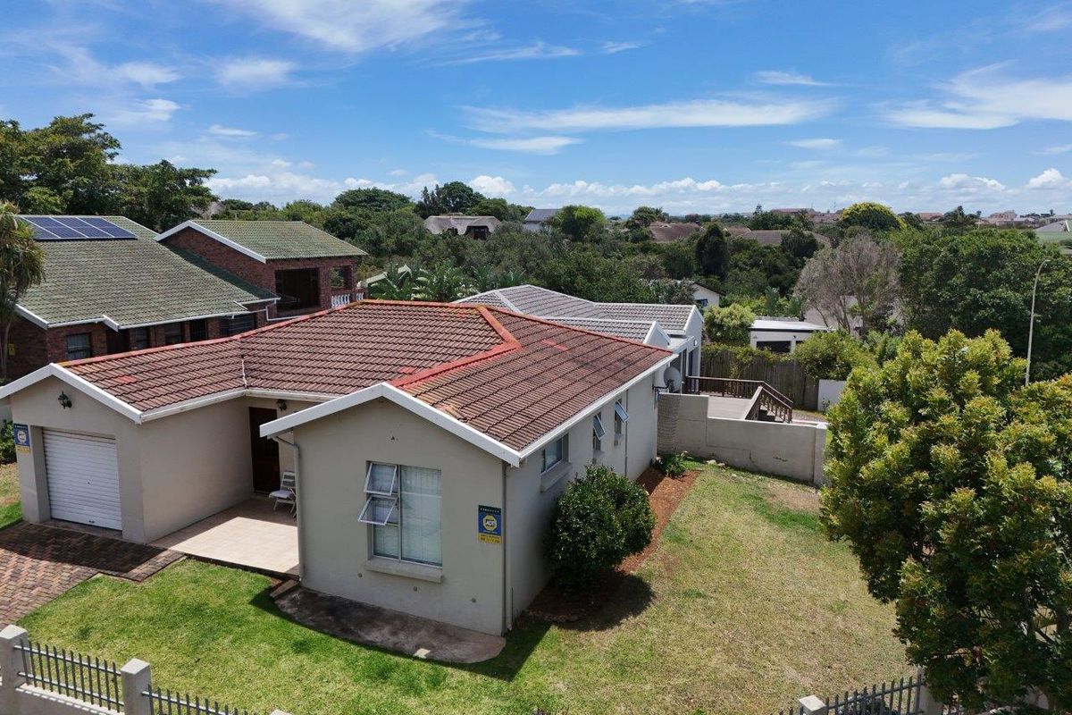 AFFORDABLE 3 BEDROOM HOME WITH A SINGLE GARAGE. - Photo 2