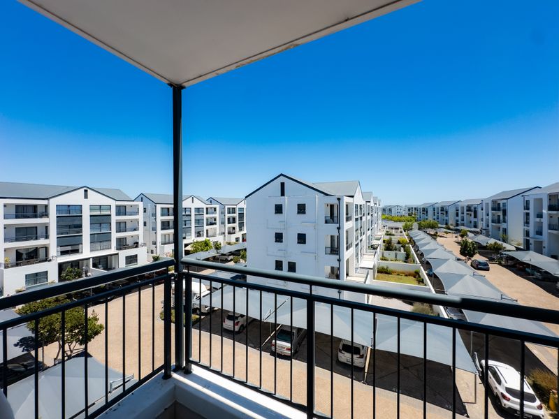 Perfect for Living in Style or as a Prime Investment Opportunity - Photo 10