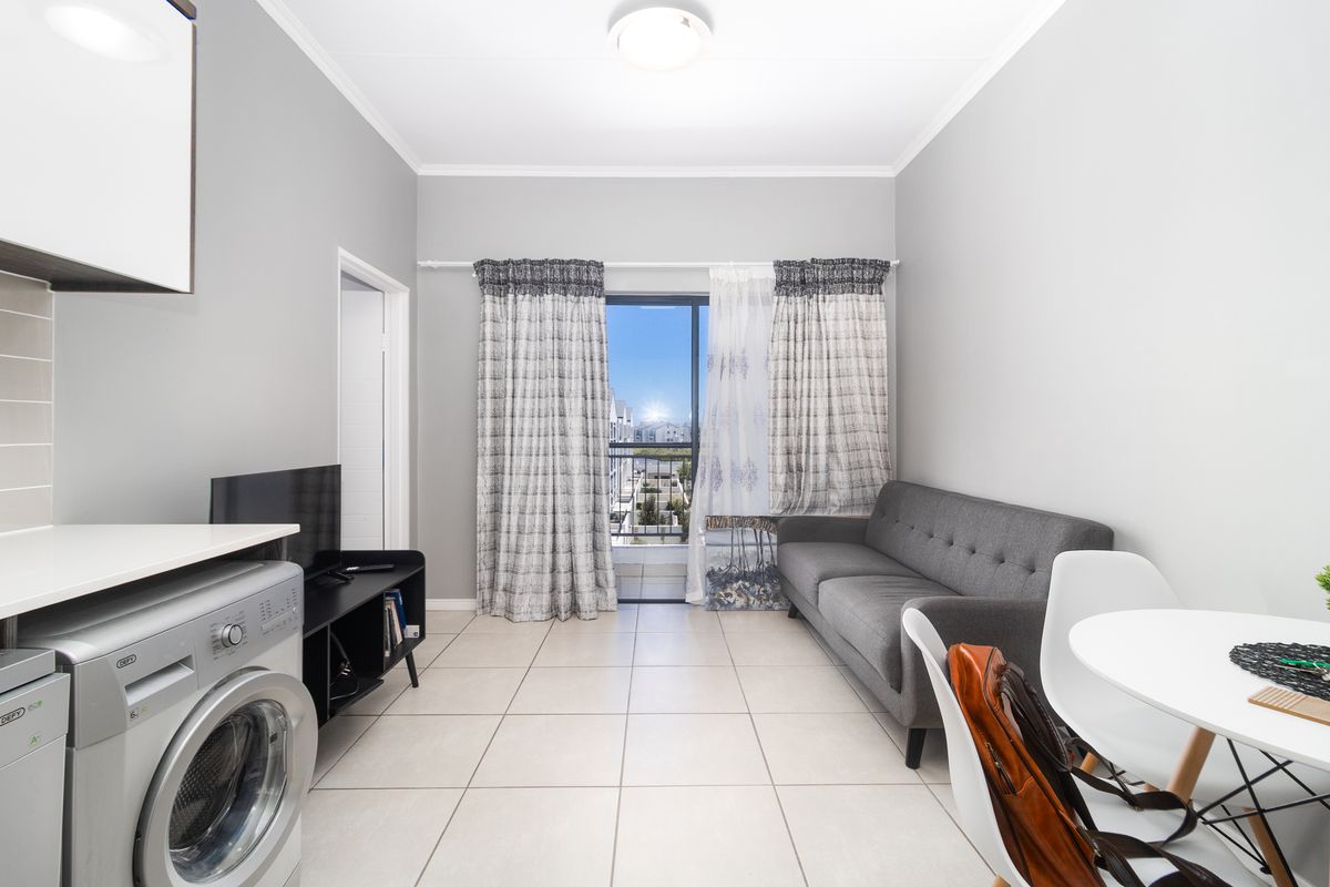 Perfect for Living in Style or as a Prime Investment Opportunity - Photo 3