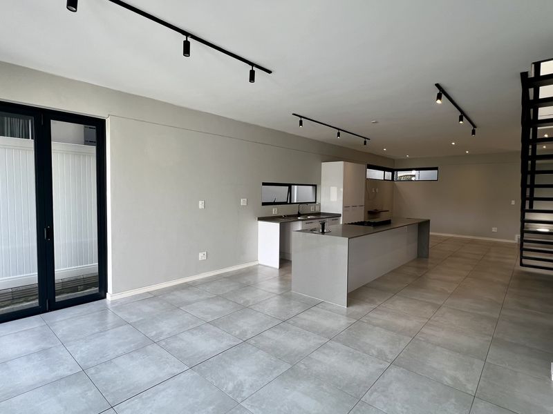 Pet friendly, Inverter ready,Stunning Duplex with Inverter backup in a Highly Sought-After complex - Photo 7