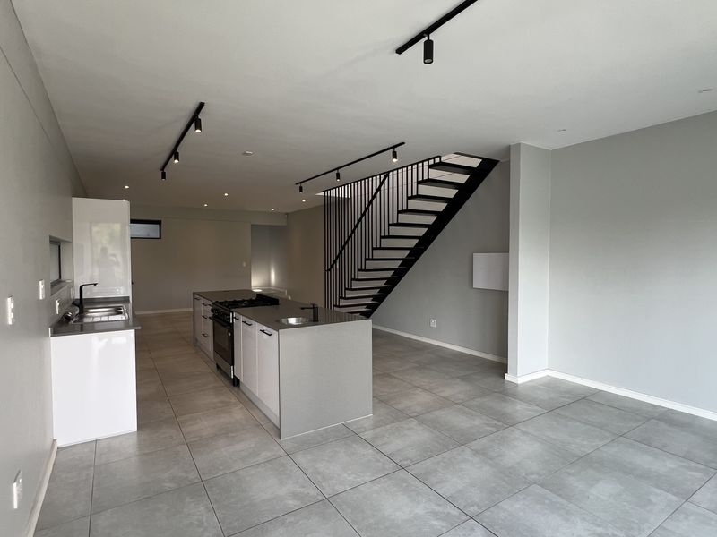Pet friendly, Inverter ready,Stunning Duplex with Inverter backup in a Highly Sought-After complex - Photo 8