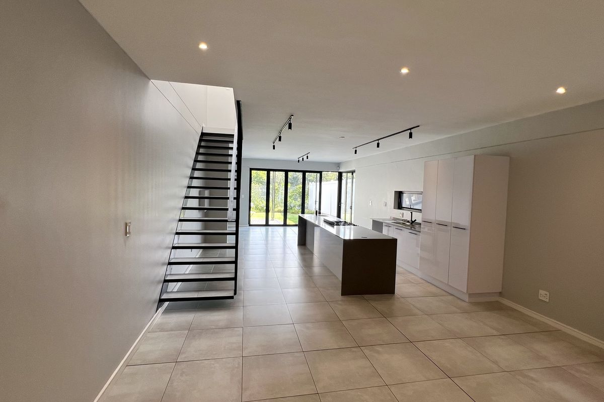 Pet friendly, Inverter ready,Stunning Duplex with Inverter backup in a Highly Sought-After complex - Photo 5