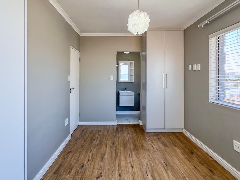 Modern 2 Bedroom Apartment with stunning sea views one road away from Blouberg Beach. - Photo 10