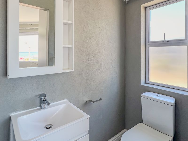 Modern 2 Bedroom Apartment with stunning sea views one road away from Blouberg Beach. - Photo 9