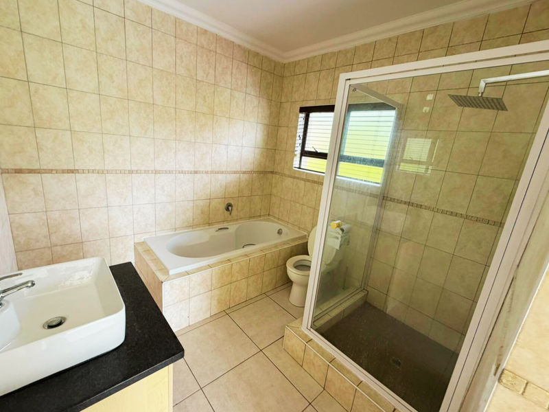 Stylish 3-Bedroom Home in Sought-After Seaward Estates, Ballito - Photo 9