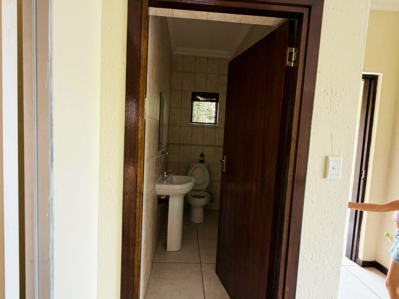 Stylish 3-Bedroom Home in Sought-After Seaward Estates, Ballito - Photo 7