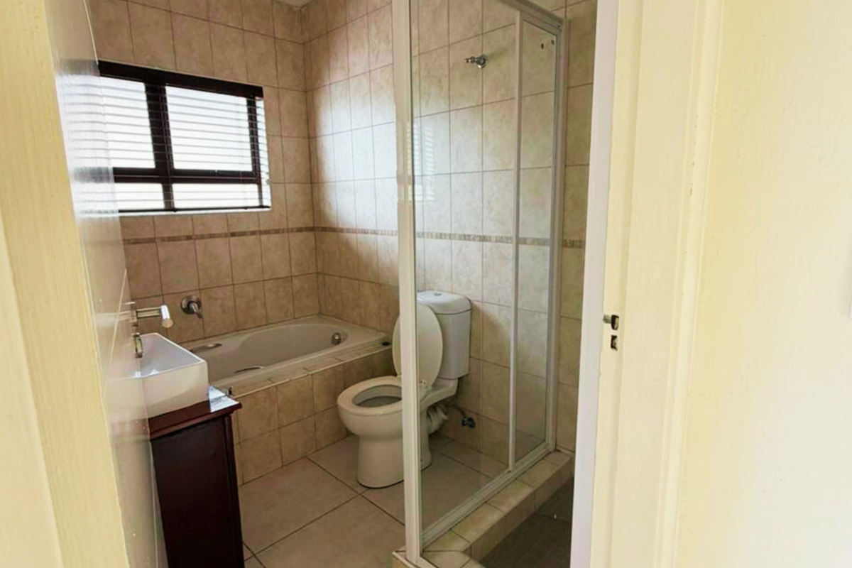 Stylish 3-Bedroom Home in Sought-After Seaward Estates, Ballito - Photo 5