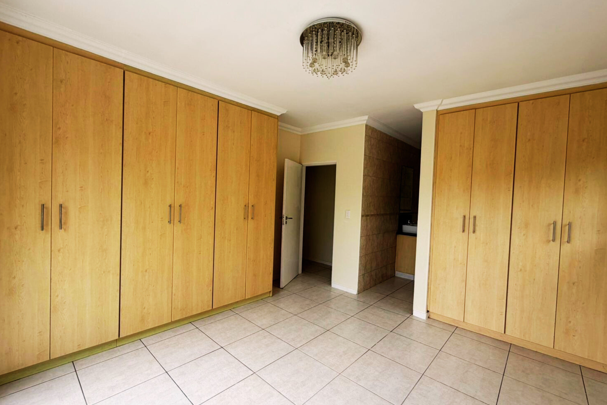 Stylish 3-Bedroom Home in Sought-After Seaward Estates, Ballito - Photo 4