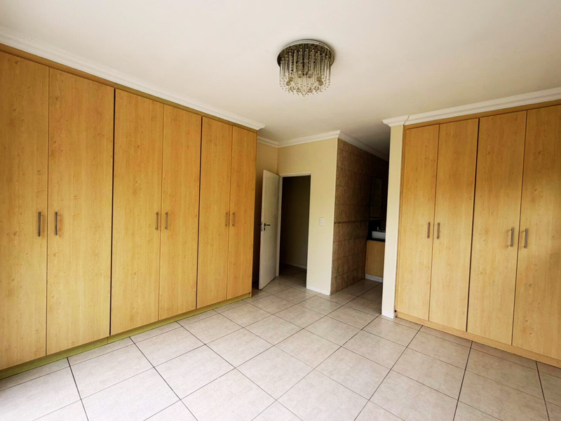 Stylish 3-Bedroom Home in Sought-After Seaward Estates, Ballito - Photo 4