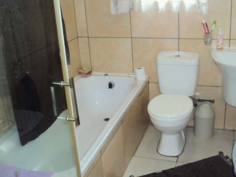 Comfortable Family Living in The Stewards ! - Photo 7