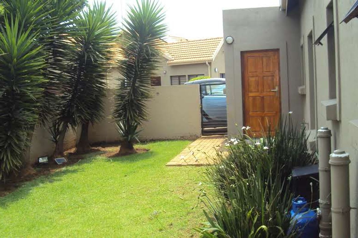 Comfortable Family Living in The Stewards ! - Photo 2