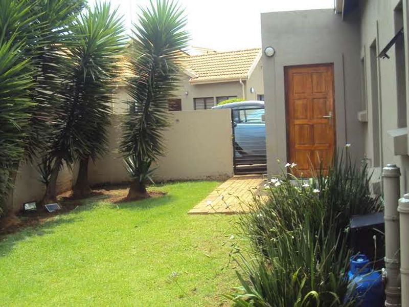 Comfortable Family Living in The Stewards ! - Photo 2