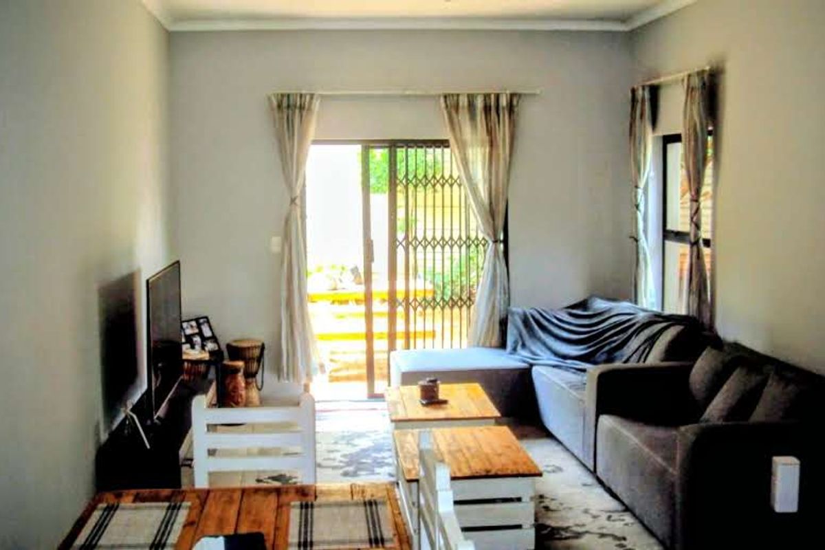 Comfortable Family Living in The Stewards ! - Photo 3