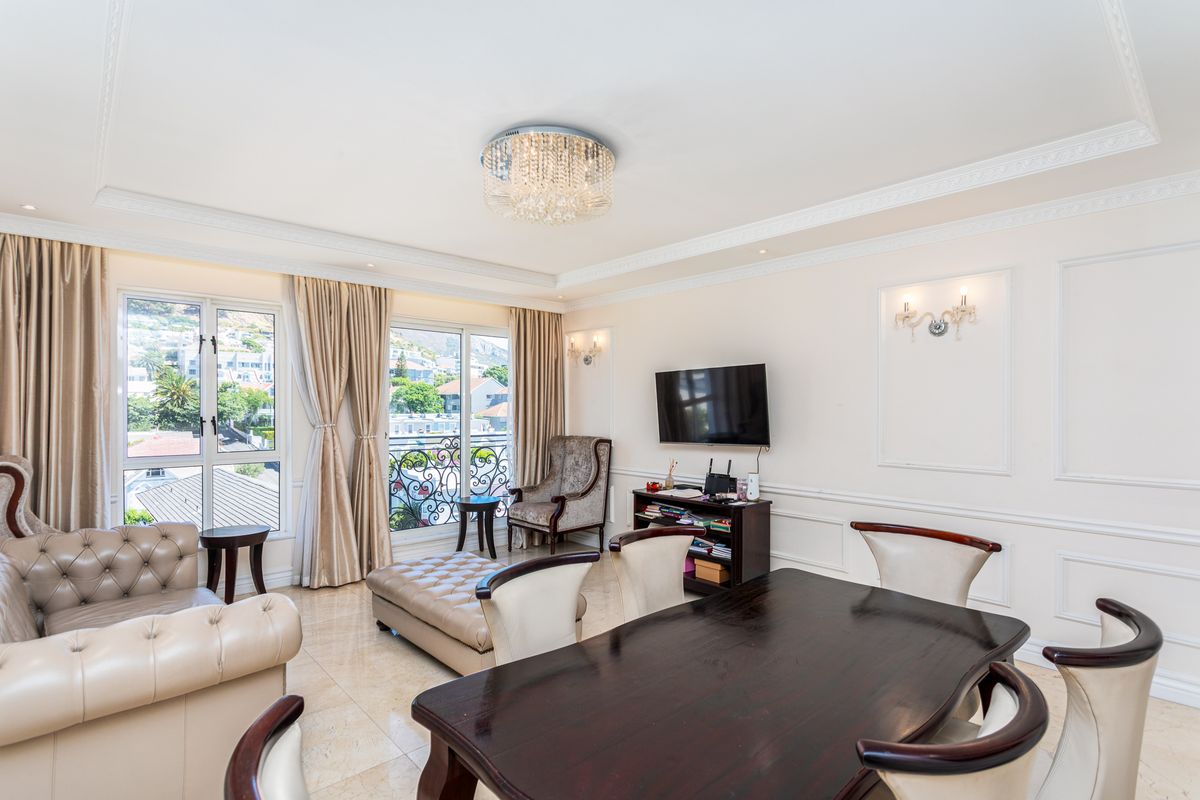 Apartment in the sought-after Versailles - Photo 2