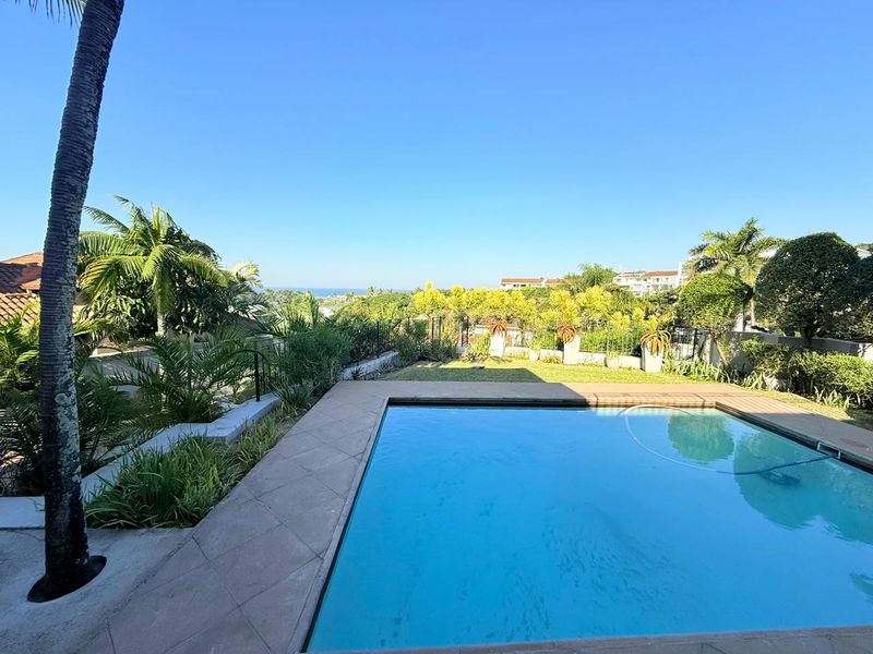 Stunning 5-Bedroom Home in Umhlanga with Breath-taking Sea Views - Photo 2