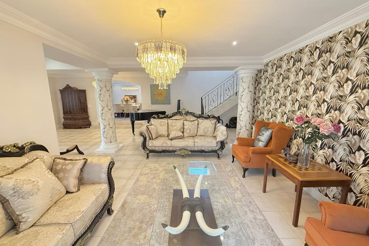 Stunning 5-Bedroom Home in Umhlanga with Breath-taking Sea Views - Photo 4