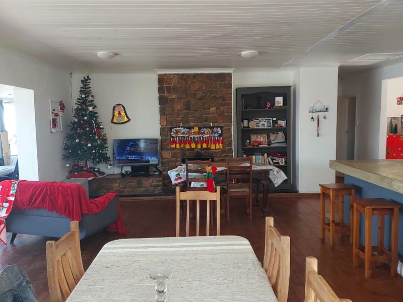 RENOVATOR'S DREAM 3 BED 2 BATH HOUSE PLUS FLATLET WITH MAGNIFICENT VIEWS - Photo 5