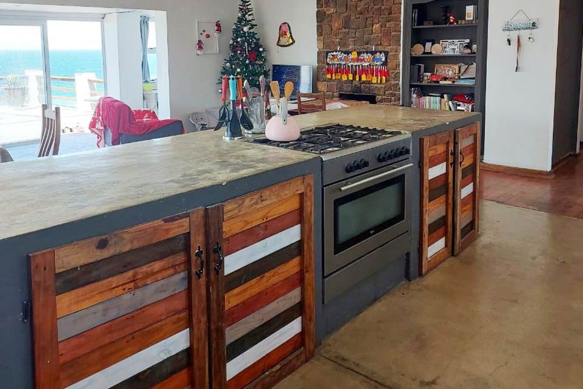 RENOVATOR'S DREAM 3 BED 2 BATH HOUSE PLUS FLATLET WITH MAGNIFICENT VIEWS - Photo 3