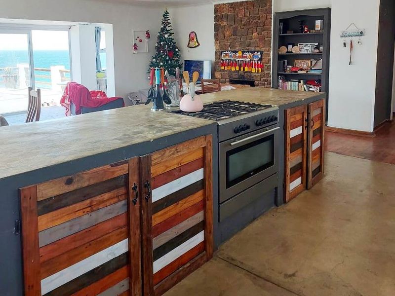 RENOVATOR'S DREAM 3 BED 2 BATH HOUSE PLUS FLATLET WITH MAGNIFICENT VIEWS - Photo 3