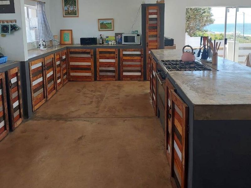 RENOVATOR'S DREAM 3 BED 2 BATH HOUSE PLUS FLATLET WITH MAGNIFICENT VIEWS - Photo 4