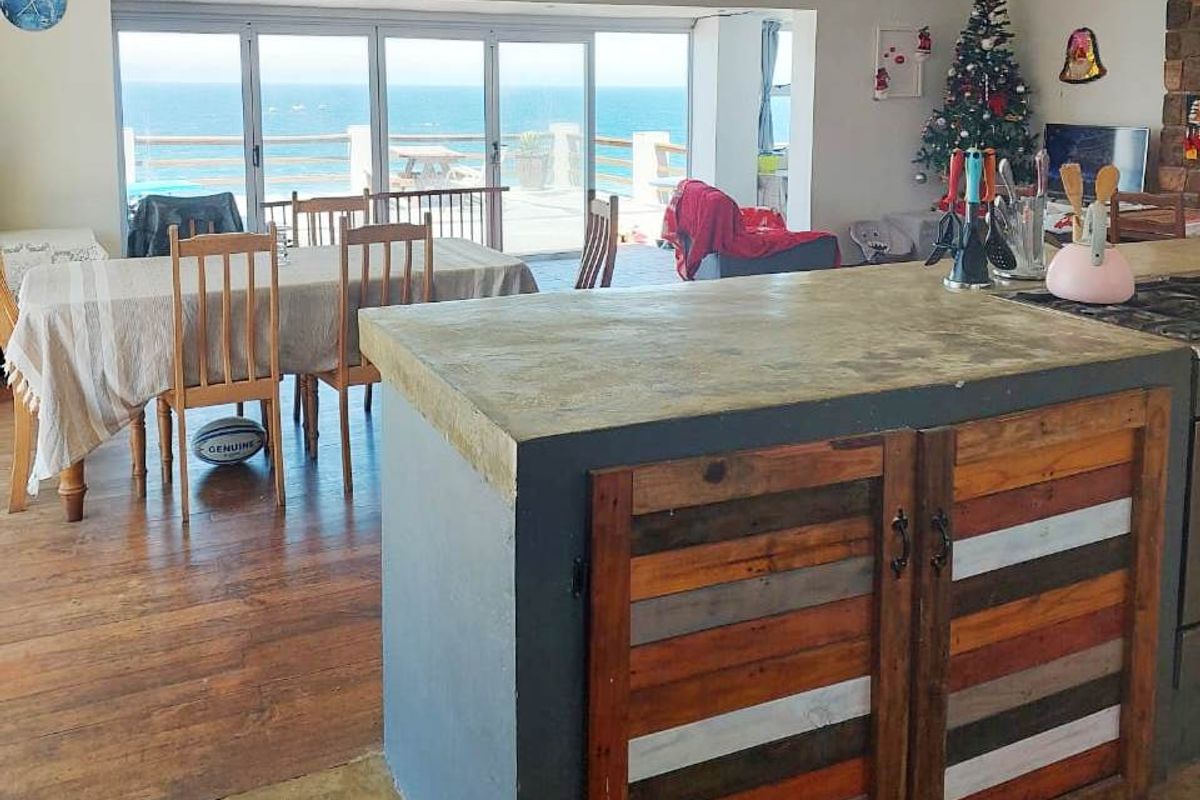 RENOVATOR'S DREAM 3 BED 2 BATH HOUSE PLUS FLATLET WITH MAGNIFICENT VIEWS - Photo 2