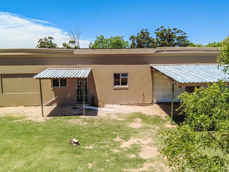 Tranquil Country Cottage with Stream and Bridge in Historic Hooikraal - Photo 7