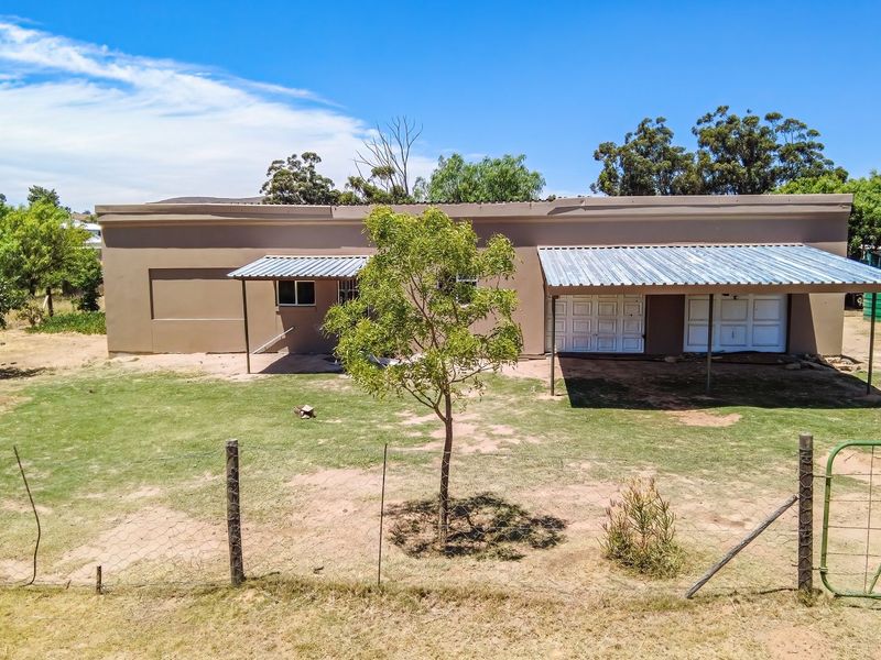 Tranquil Country Cottage with Stream and Bridge in Historic Hooikraal - Photo 5