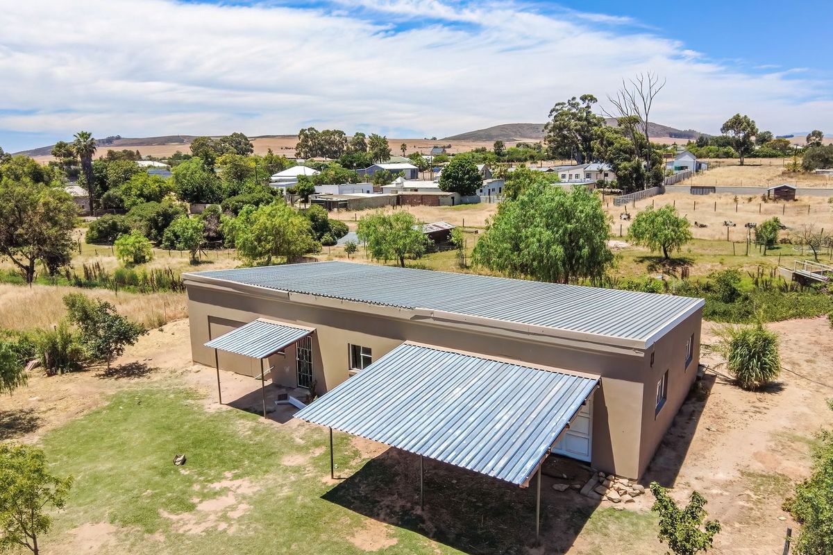 Tranquil Country Cottage with Stream and Bridge in Historic Hooikraal - Photo 3