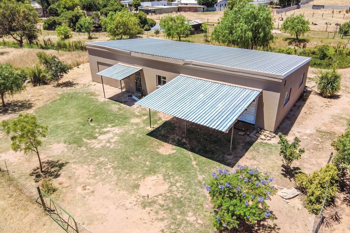 Tranquil Country Cottage with Stream and Bridge in Historic Hooikraal - Photo 2