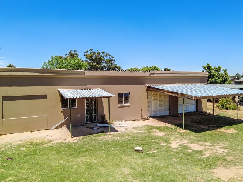 Tranquil Country Cottage with Stream and Bridge in Historic Hooikraal - Photo 8