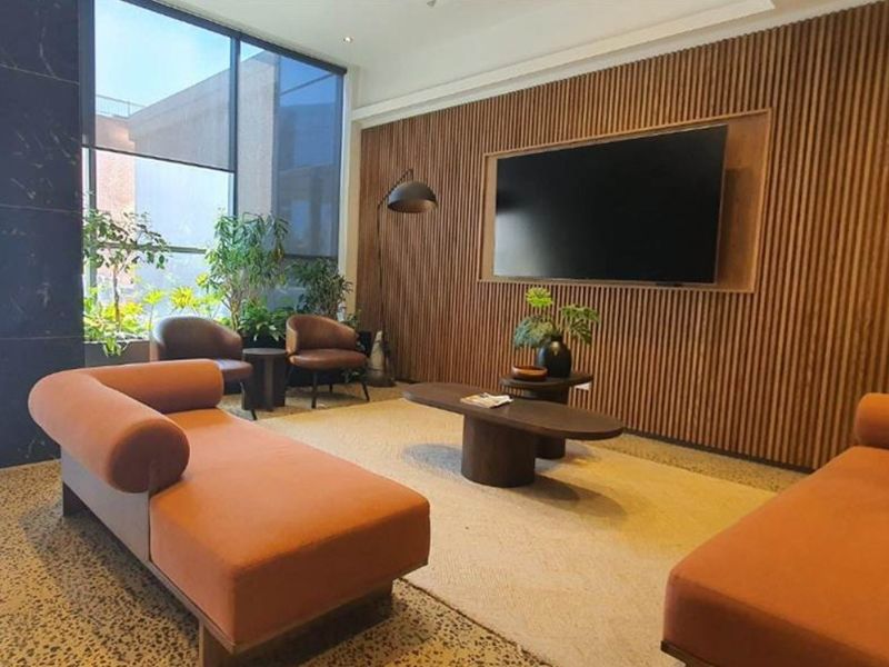 Semi Furnished 1 Bedroom Apartment to let with Sea views. - Photo 2