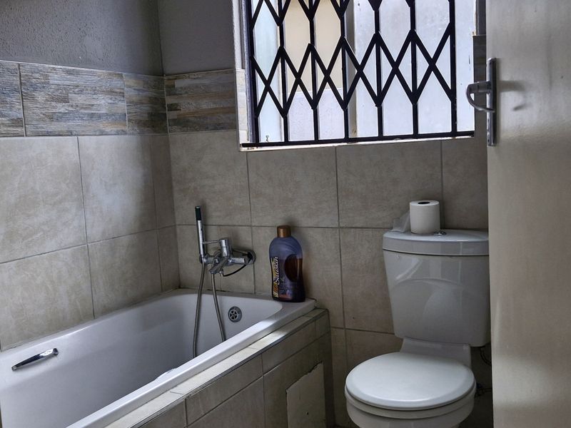 2 BEDROOM HOUSE FOR SALE IN MAHUBE VALLEY FOR R700 000 - Photo 10