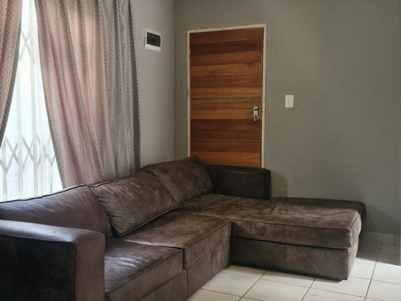 2 BEDROOM HOUSE FOR SALE IN MAHUBE VALLEY FOR R700 000 - Photo 9