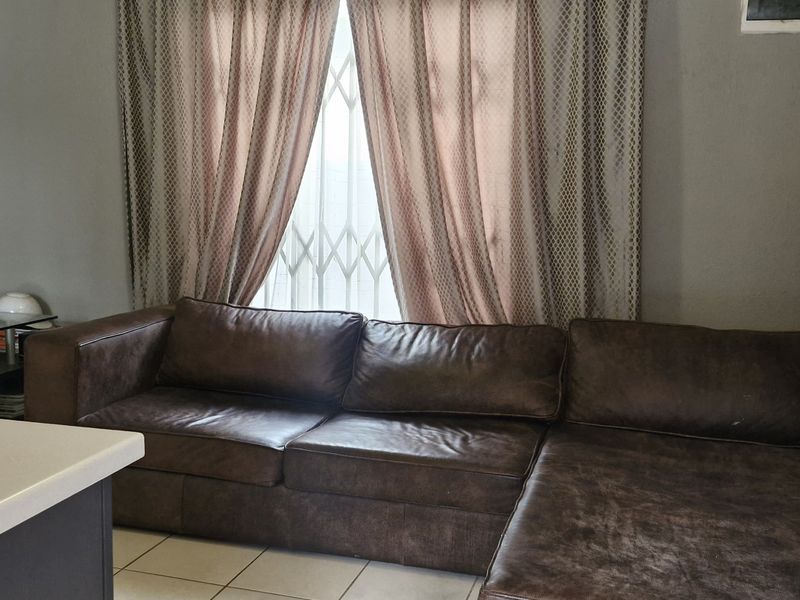 2 BEDROOM HOUSE FOR SALE IN MAHUBE VALLEY FOR R700 000 - Photo 8