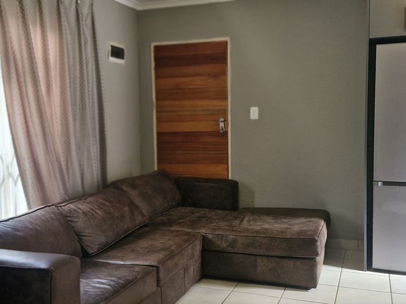 2 BEDROOM HOUSE FOR SALE IN MAHUBE VALLEY FOR R700 000 - Photo 7