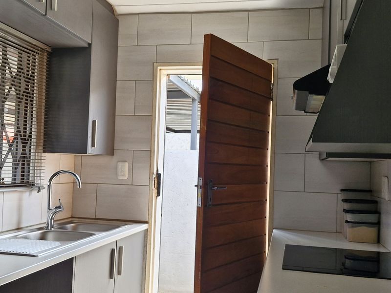 2 BEDROOM HOUSE FOR SALE IN MAHUBE VALLEY FOR R700 000 - Photo 6